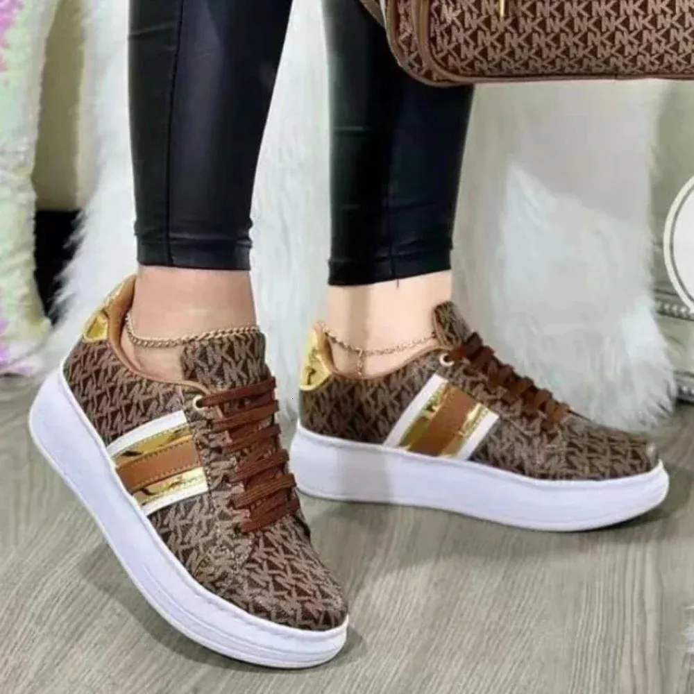 2024 Diseñador de plataforma para mujeres Nuevas letras de encaje zapatos casuales zapatillas de zapatillas Ry atos de Mujer